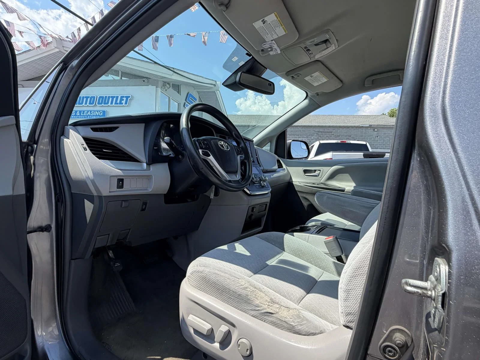 Used 2018 Gray Toyota LE image 18