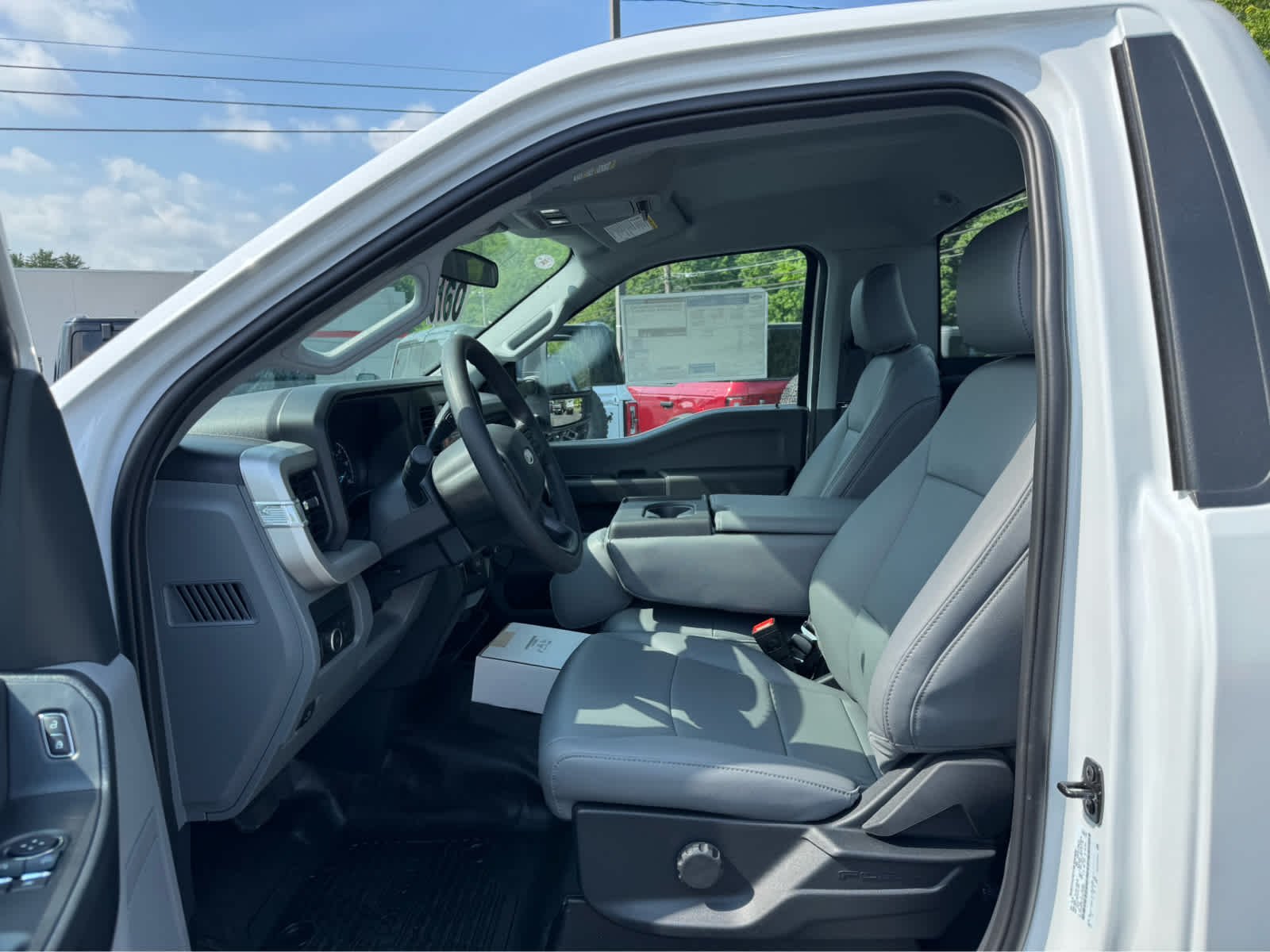 New 2026 Oxford White Ford XL image 9