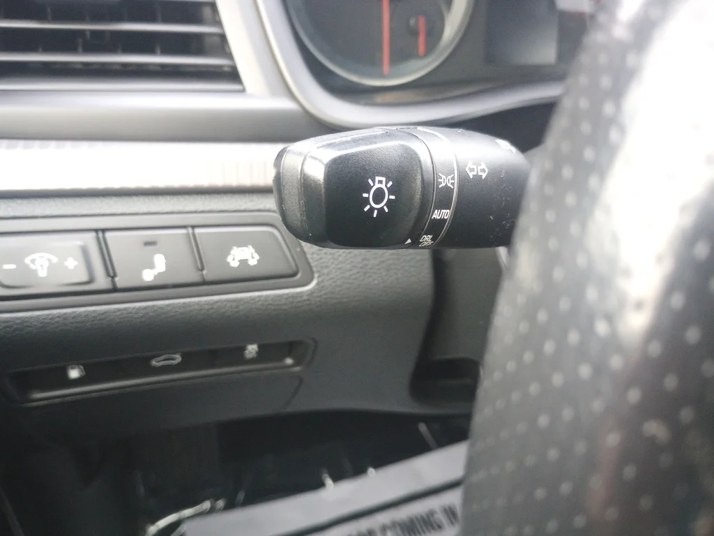 Used 2018 Blue Hyundai Limited image 38