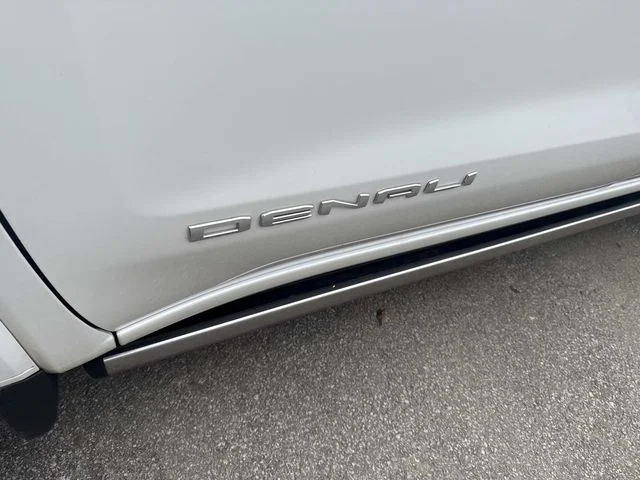 Used 2025 White GMC Denali image 14