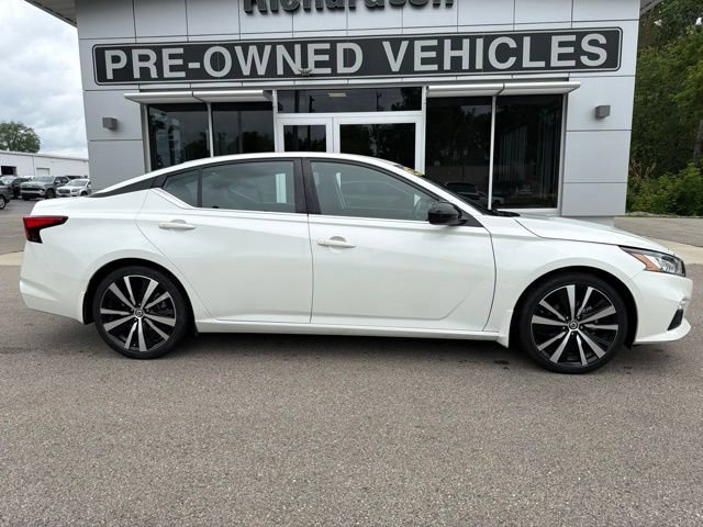 Used 2022 Nissan Altima SR with VIN 1N4BL4CV5NN349105 for sale in Gladwin, MI