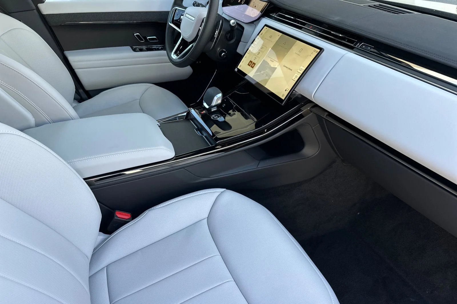 New 2026 Varesine Blue Land Rover SE image 15
