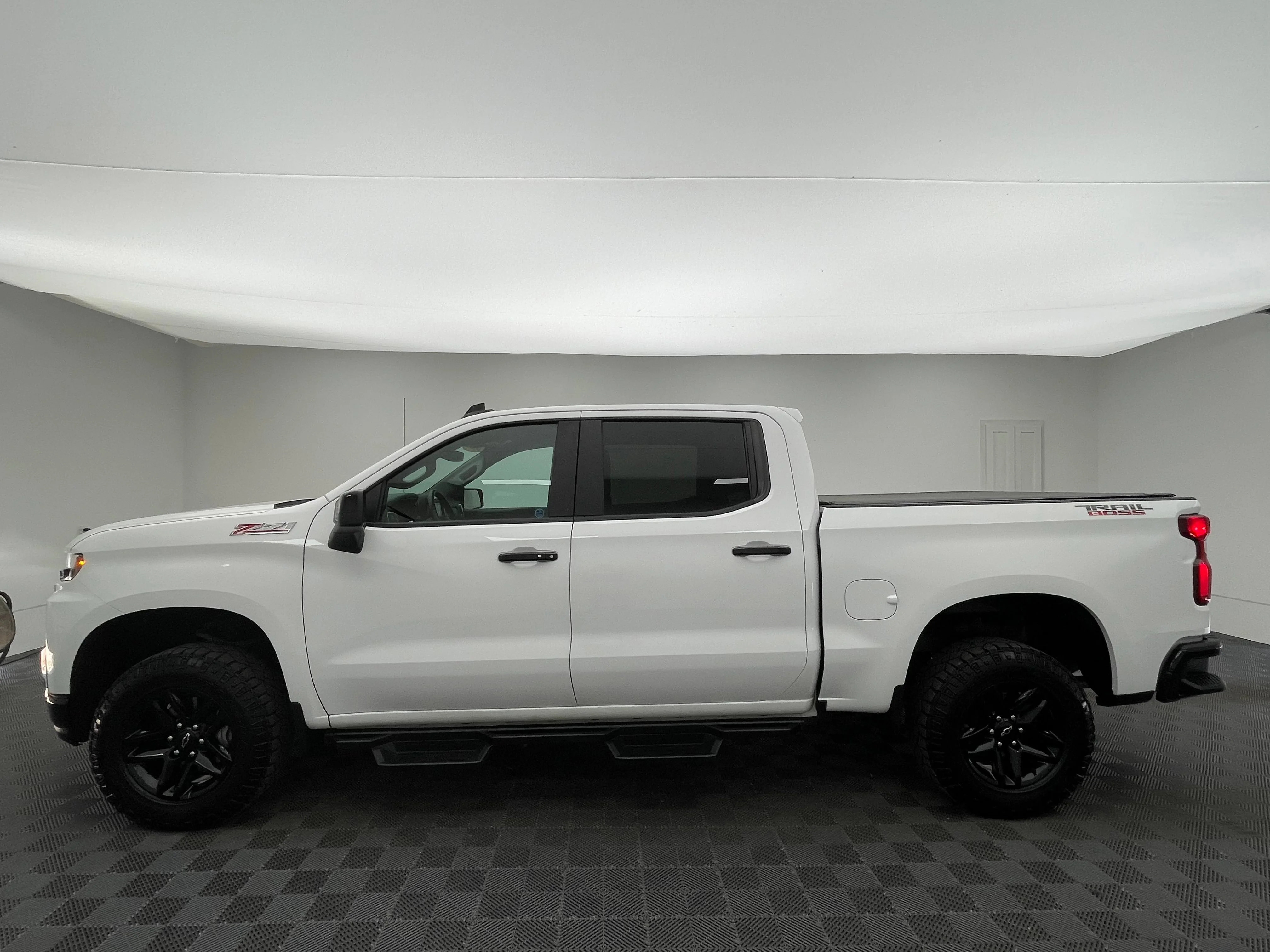 Used 2021 SUMMIT WHITE Chevrolet LT Trail Boss image 11
