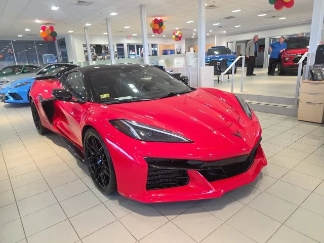 Used 2025 Red Chevrolet Z06 image 1