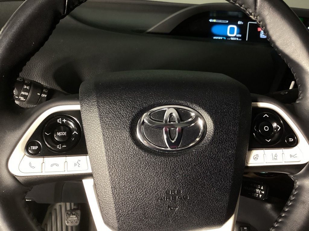 Used 2018 Silver Toyota Advanced image 19