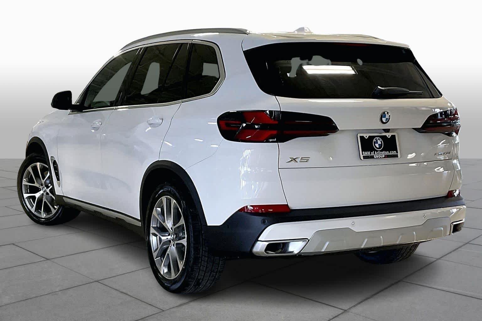 New 2026 Alpine White BMW sDrive40i image 12