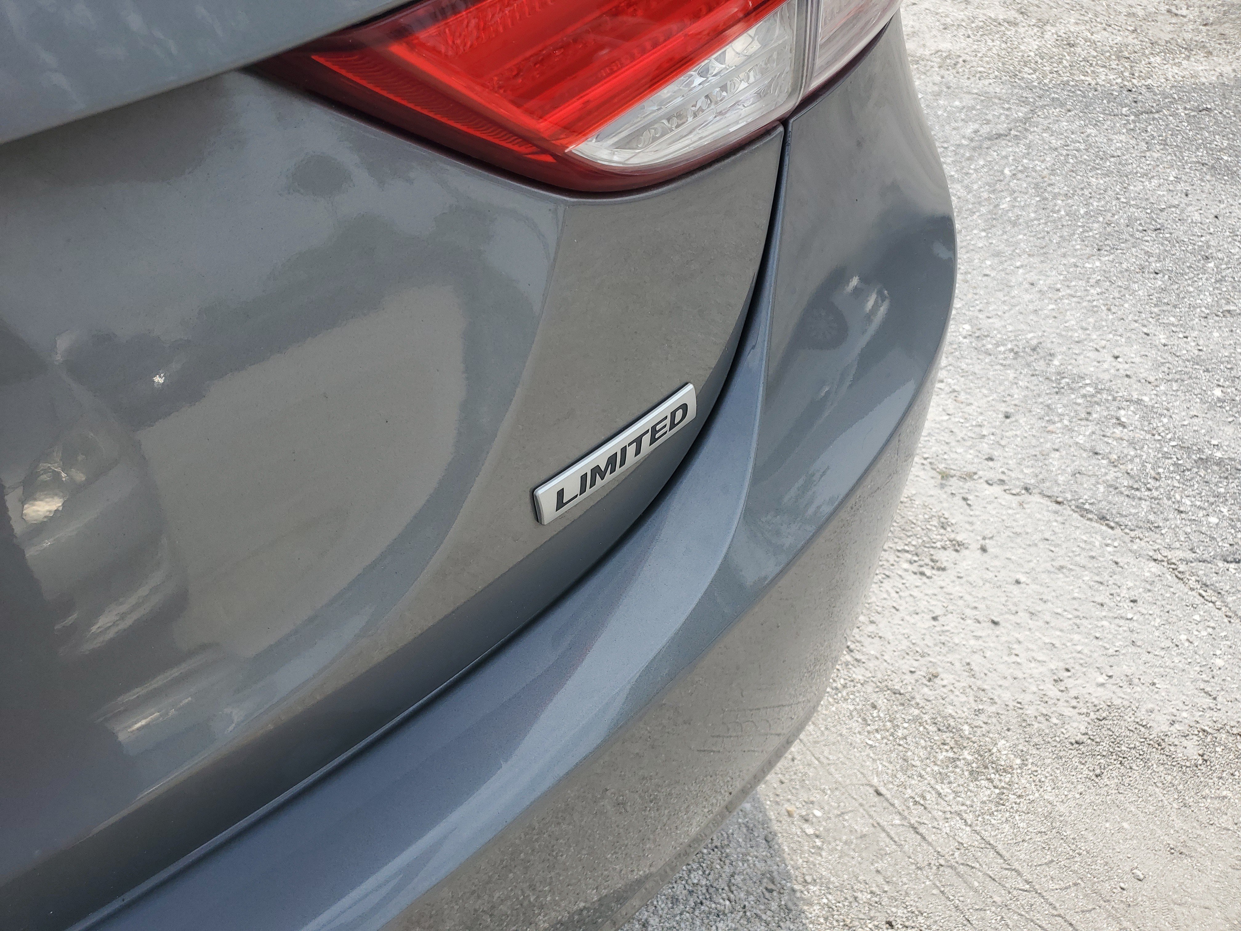 Used 2013 Harbor Gray Metallic Hyundai Limited image 6