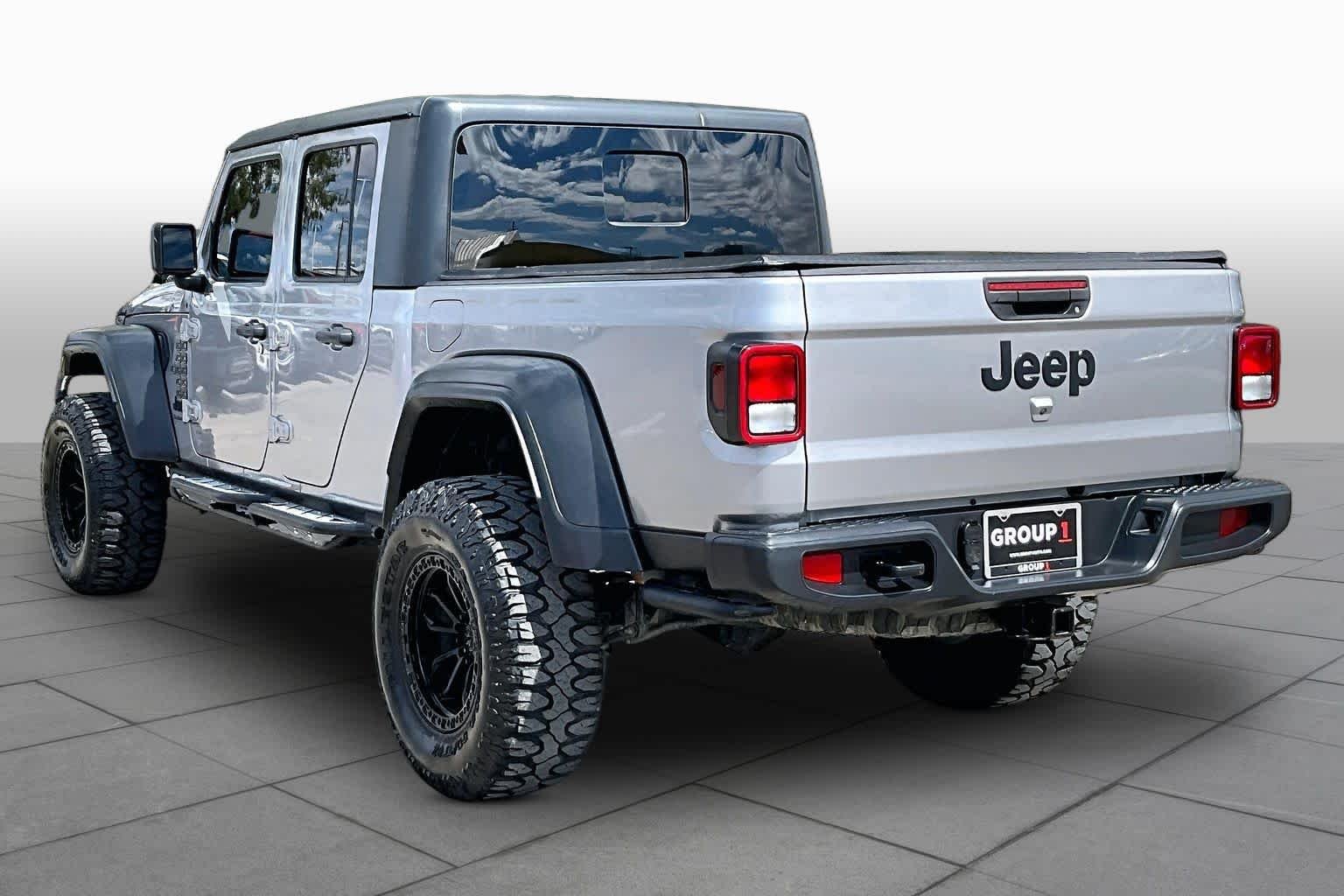 Used 2020 Billet Silver Metallic Clearcoat Jeep Sport S image 11