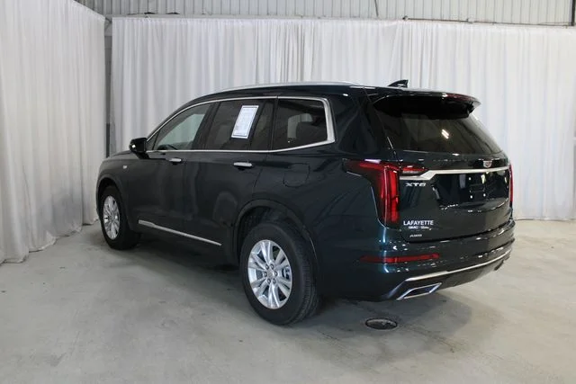 Used 2025 Green Cadillac Luxury image 31