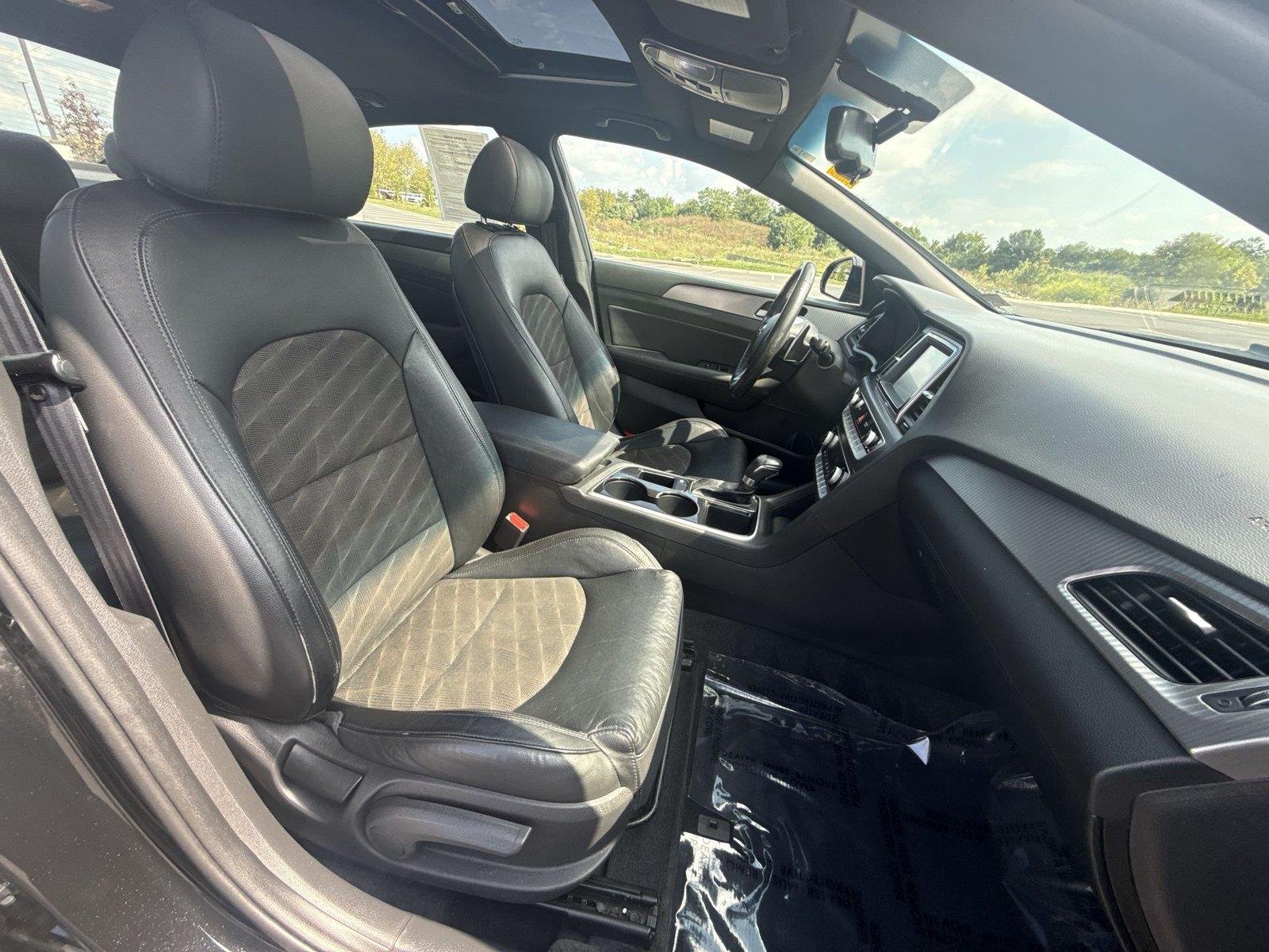 Used 2018 Phantom Black Hyundai Sport+ image 20