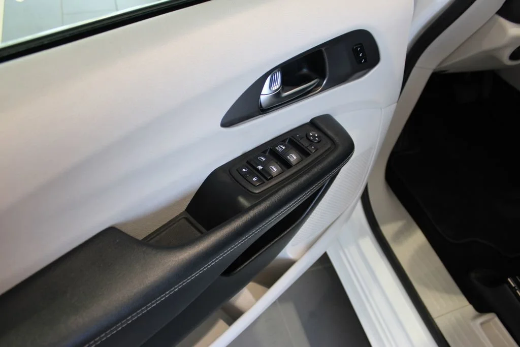 Used 2023 White Chrysler Touring L image 31