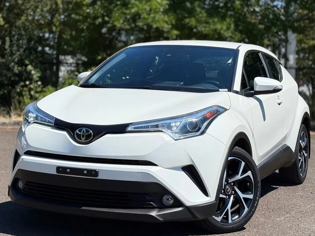 Used 2018 White Toyota XLE Premium image 1