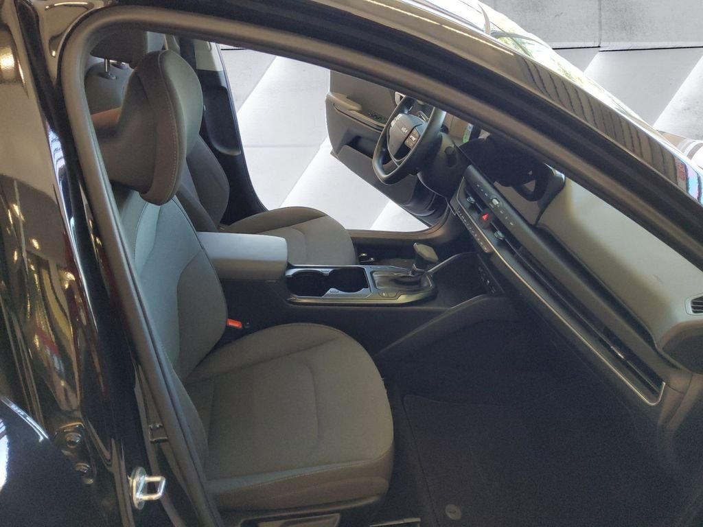 Used 2025 Black Kia LXS image 12