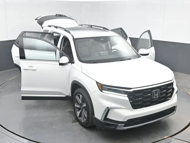 Used 2025 Platinum White Pearl Honda AWD Elite image 55