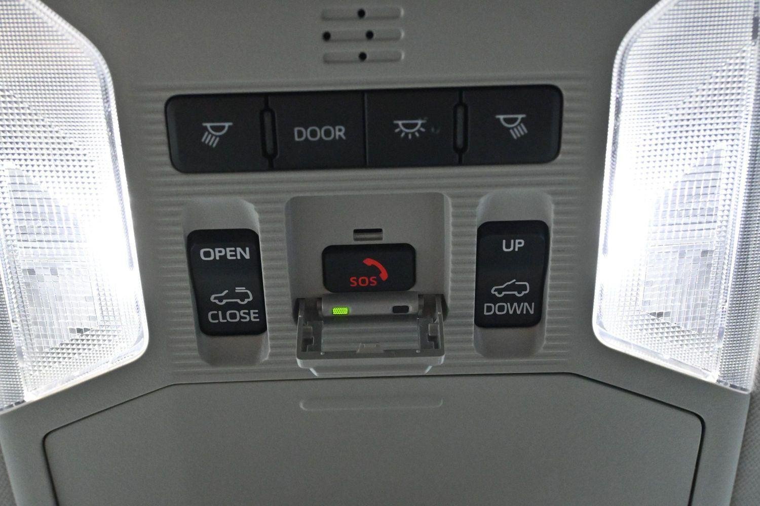Used 2025 Wind Chill Pearl Toyota Limited image 31