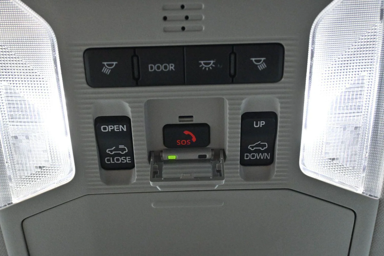 Used 2025 Wind Chill Pearl Toyota Limited image 31