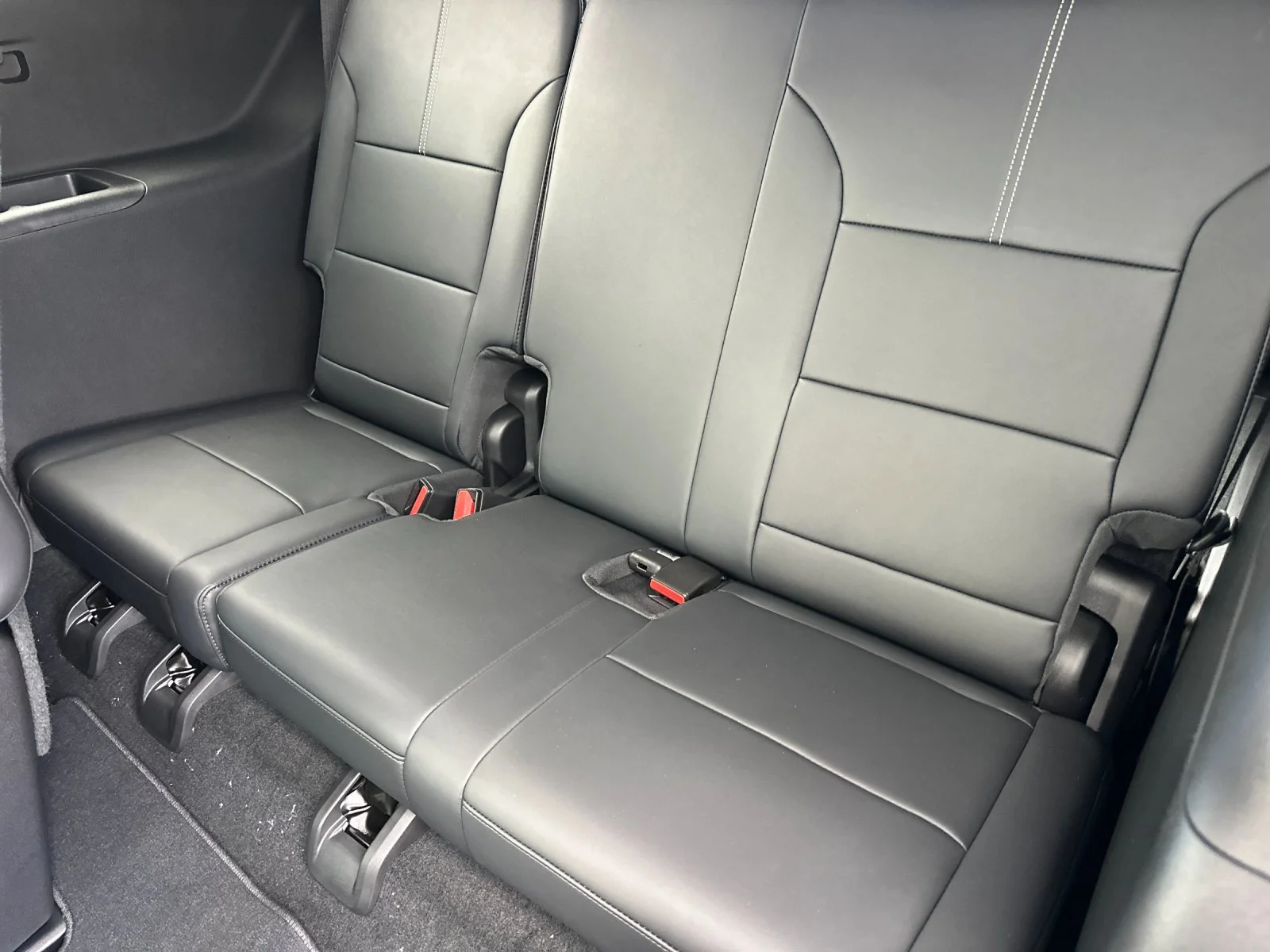 New 2027 Glacier White Tricoat GMC Elevation image 14