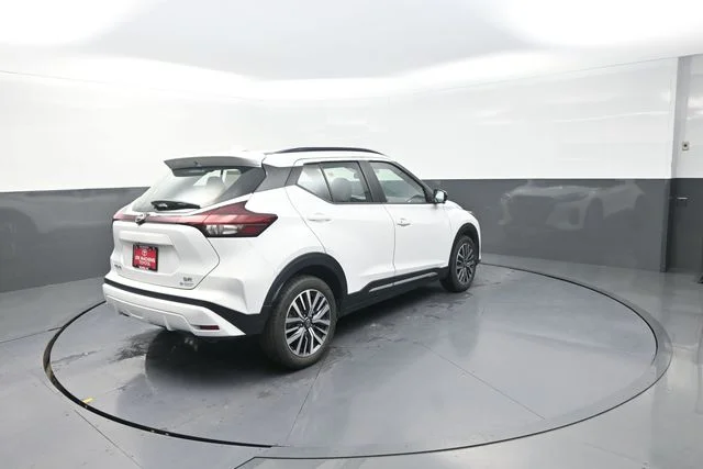 Used 2024 White Nissan SR image 37