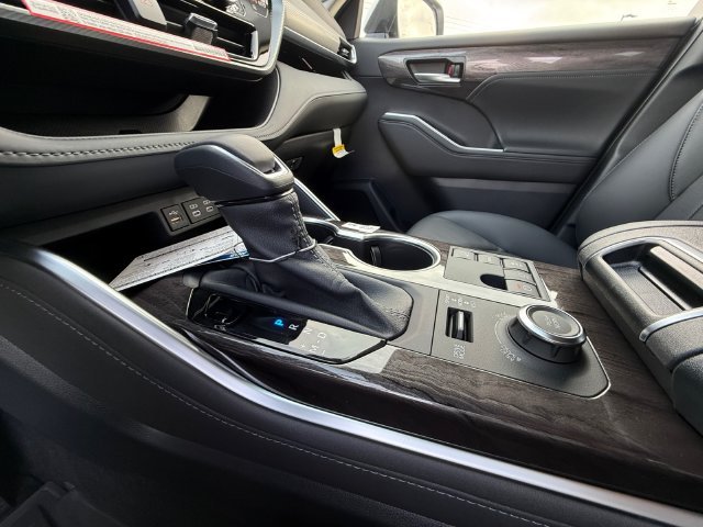 New 2026 Wind Chill Pearl <sup>1</sup> Toyota Platinum image 15