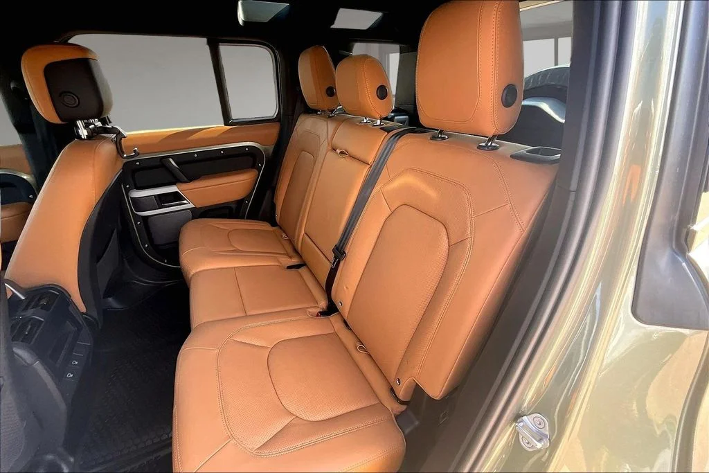 Used 2024 Green Land Rover S image 26