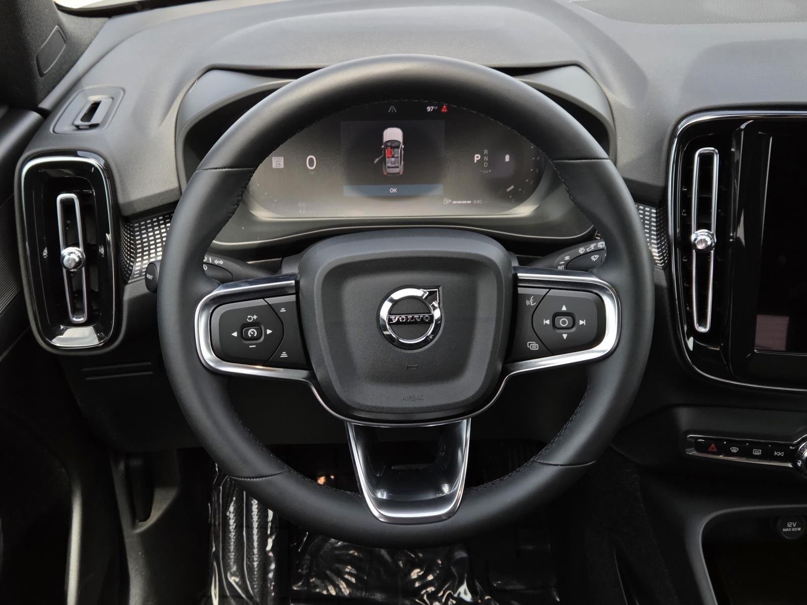 Used 2025 Crystal White Pearl Volvo Plus Dark Theme image 37