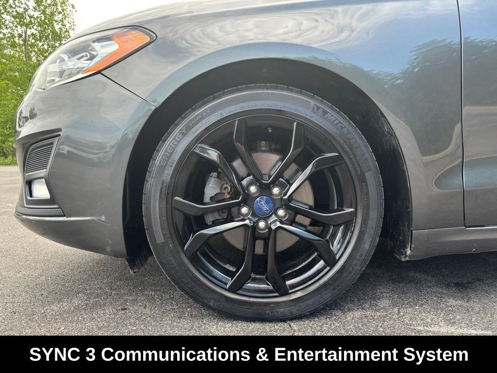 Used 2019 Gray Ford SE image 10