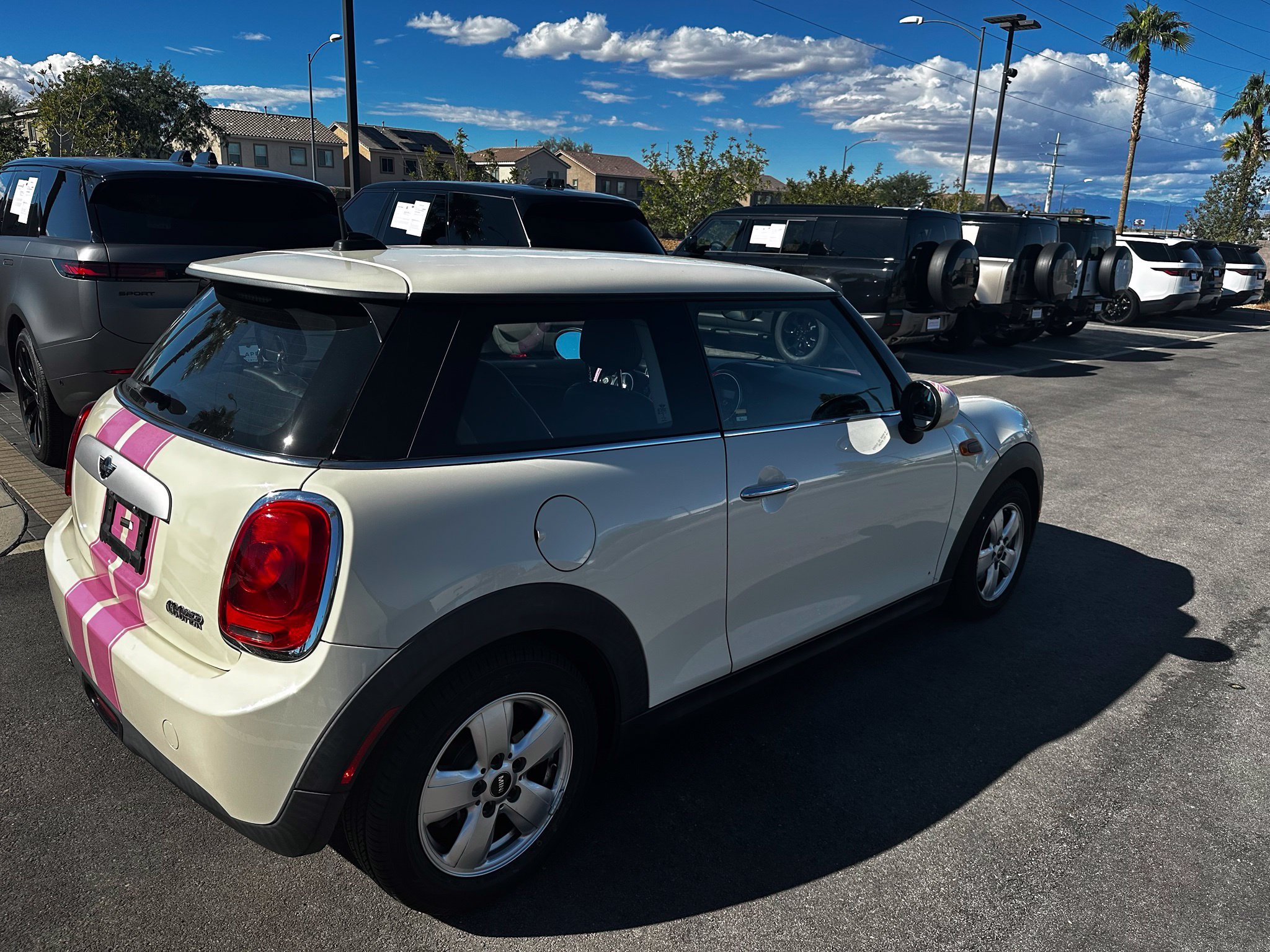 Used 2015 Pepper White MINI Base image 3