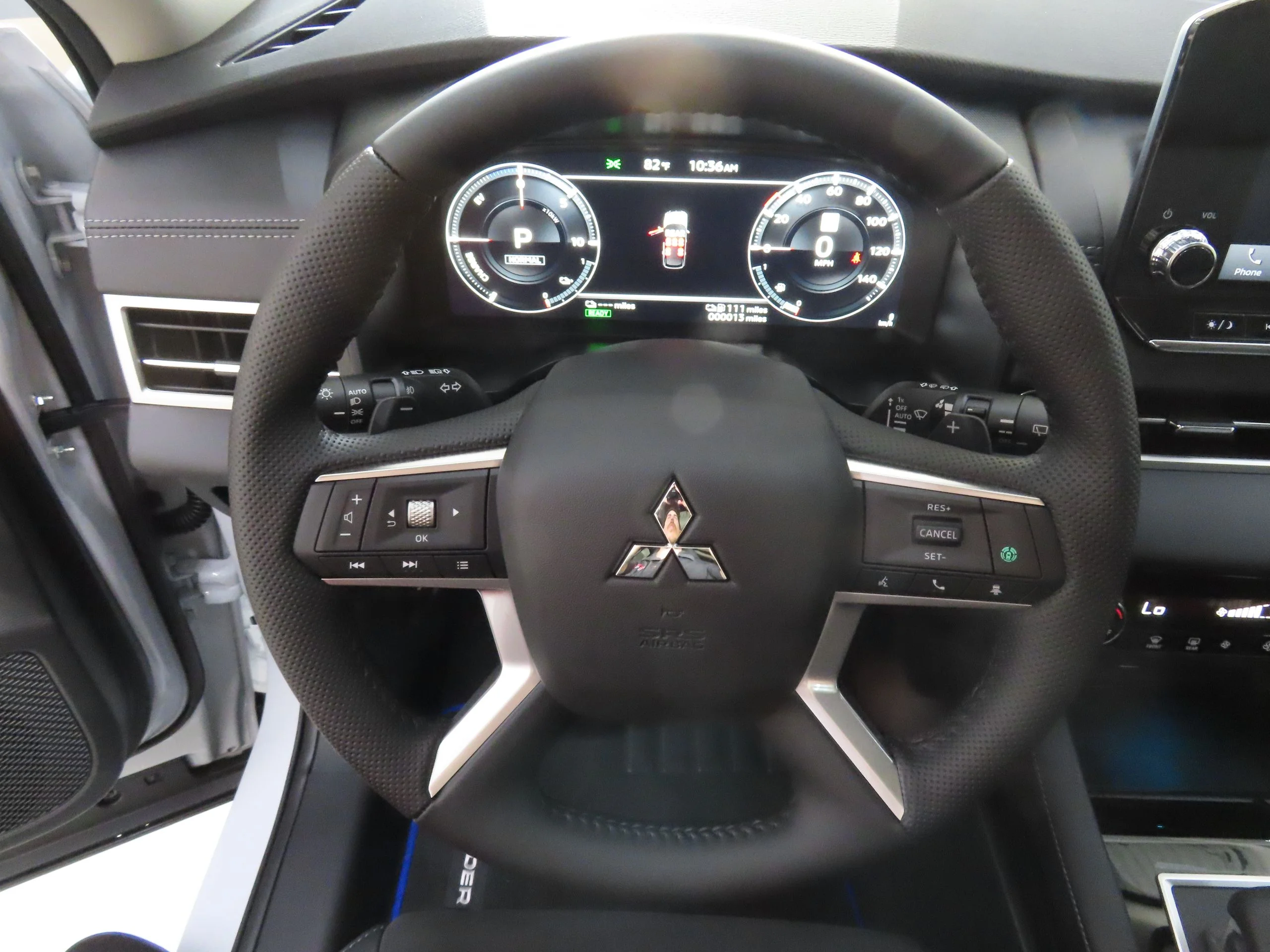 2025 Mitsubishi Outlander Plug-in Hybrid SE - Photo 13