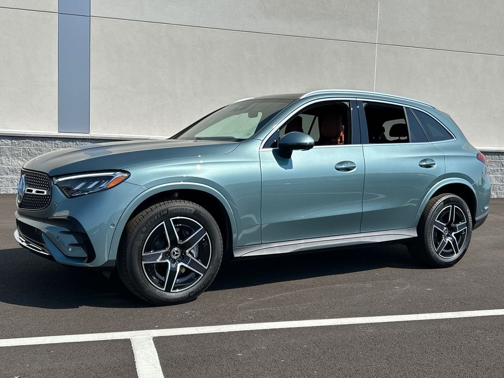 New 2027 Verde Silver Metallic Mercedes-Benz GLC 300 image 1