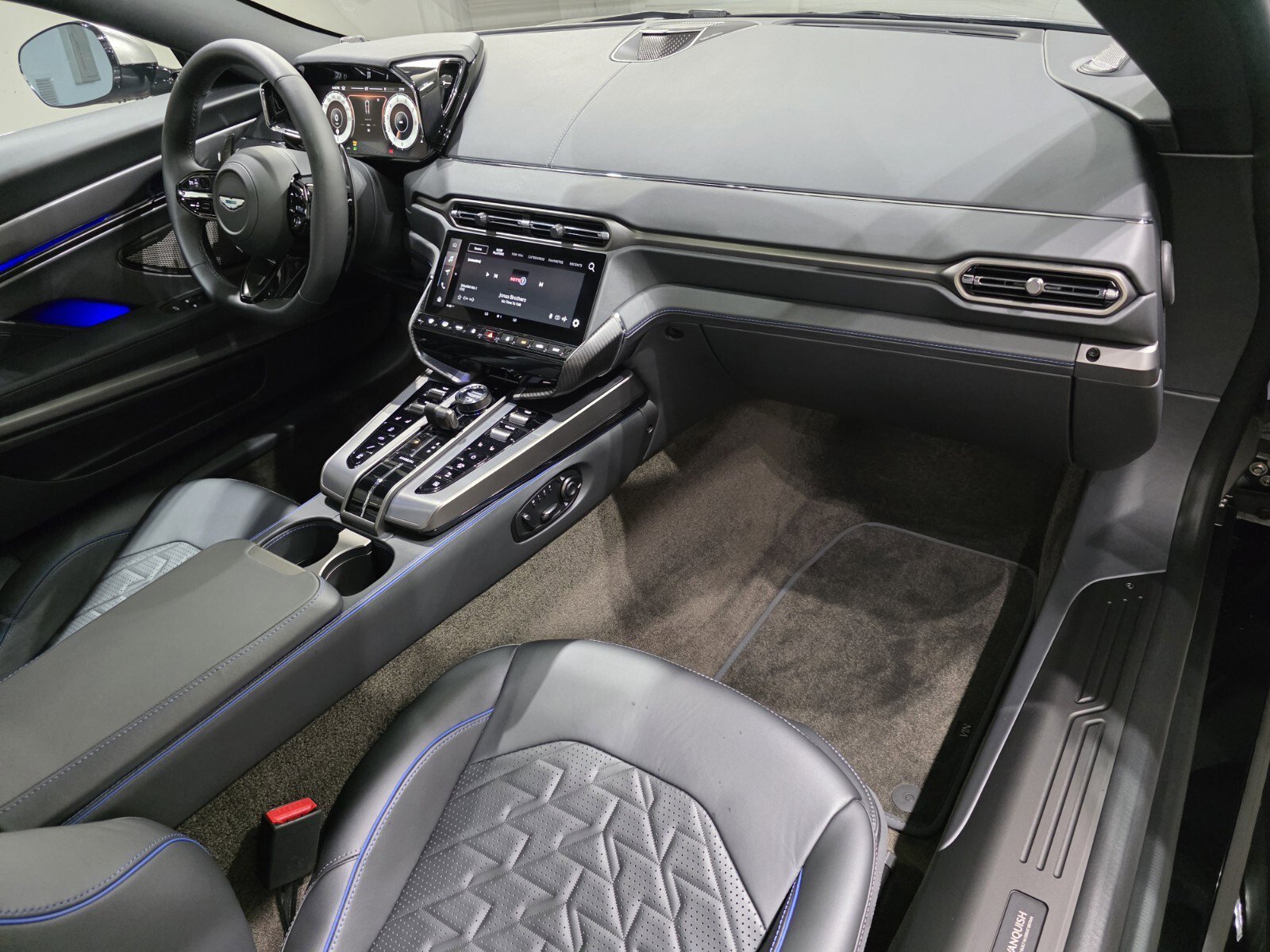 2026 Aston Martin Vanquish Base - Photo 20