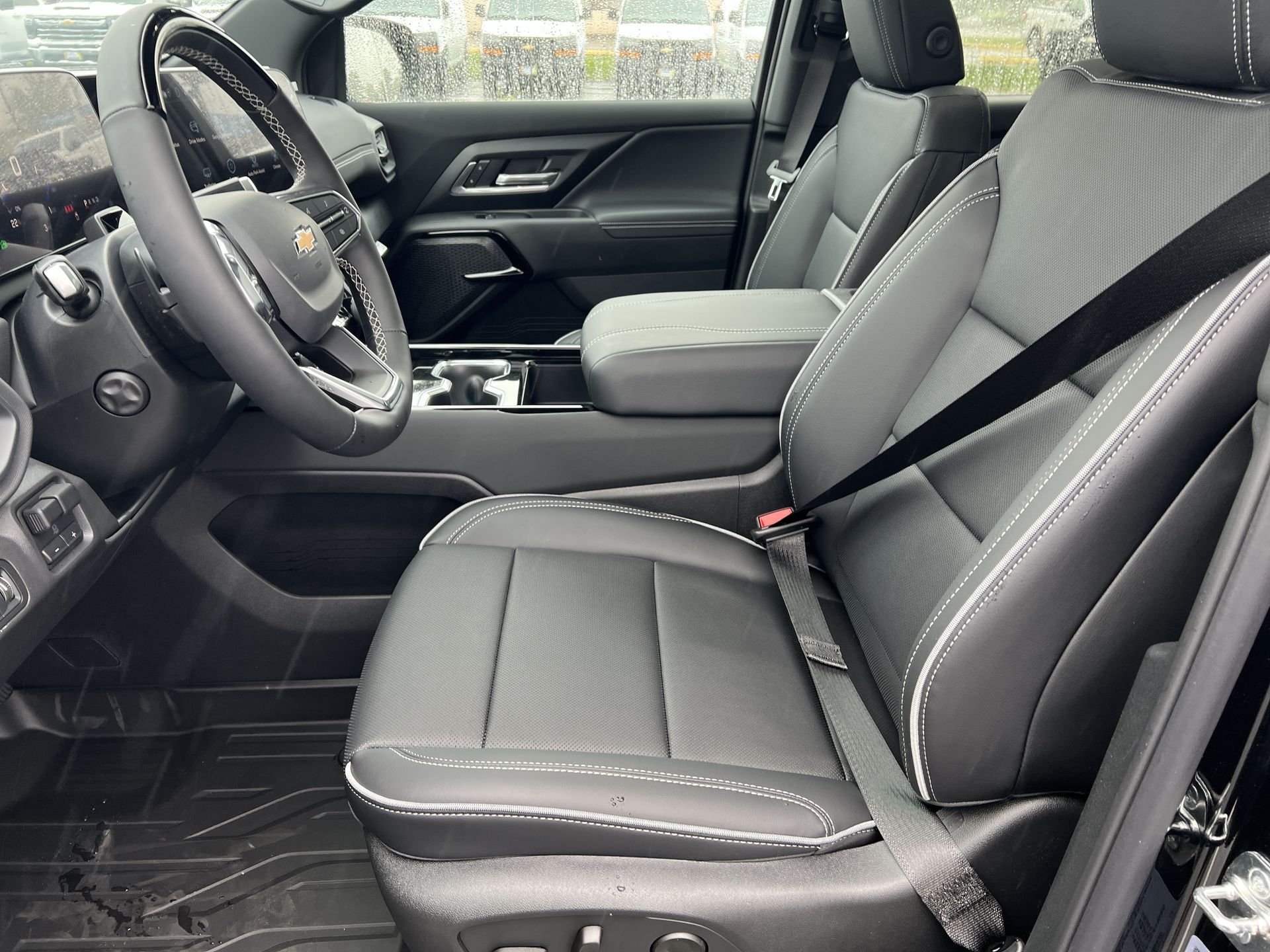 2025 Chevrolet Silverado EV LT - Photo 8