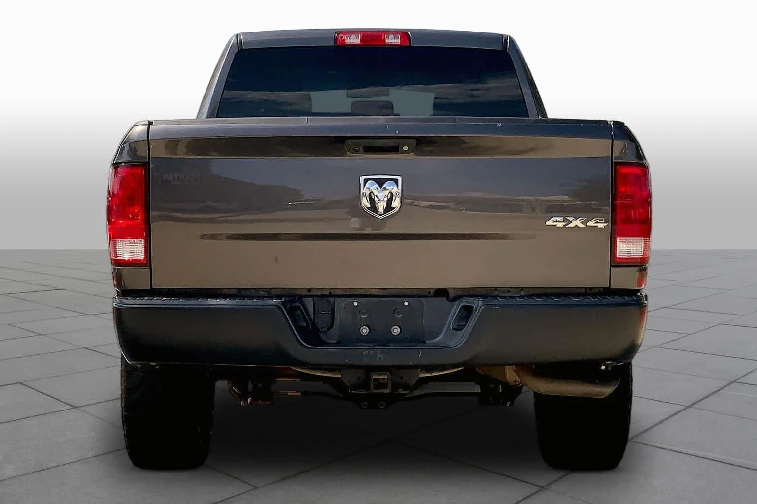 Used 2018 Granite Crystal Metallic Clearcoat Ram Tradesman image 5