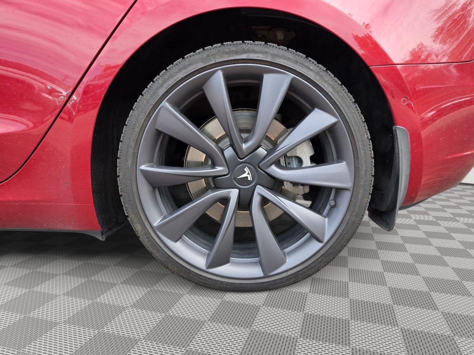 Used 2018  Tesla Long Range Battery image 15