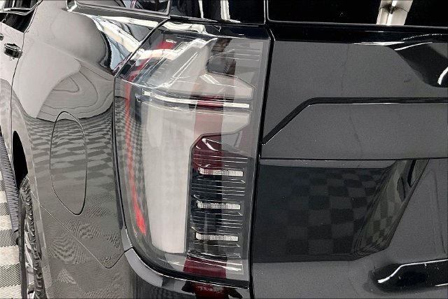 Used 2025 Black Chevrolet Z71 image 37