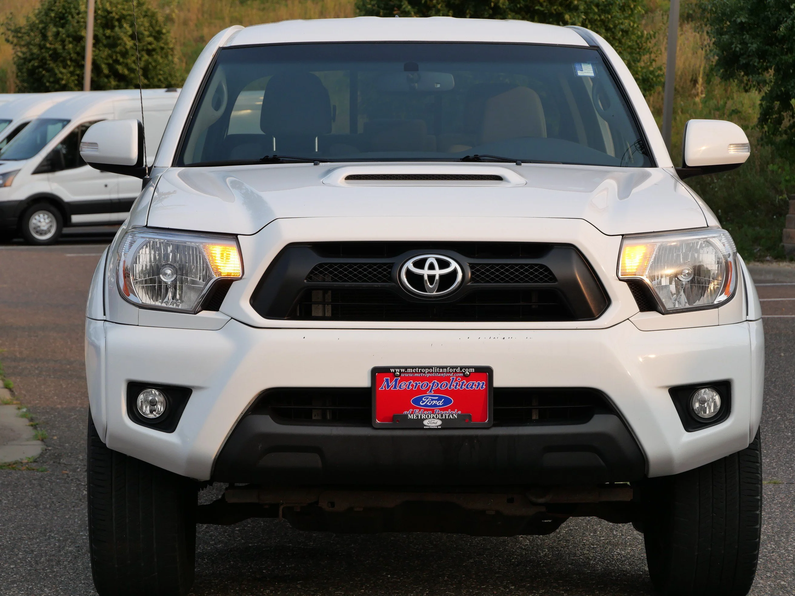 Used 2012 Super White Toyota 4WD Double Cab LB V6 AT image 2
