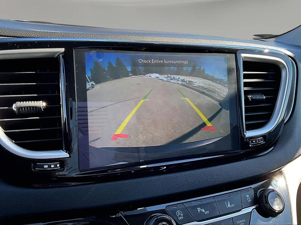 2023 Chrysler Pacifica Touring L - Photo 18