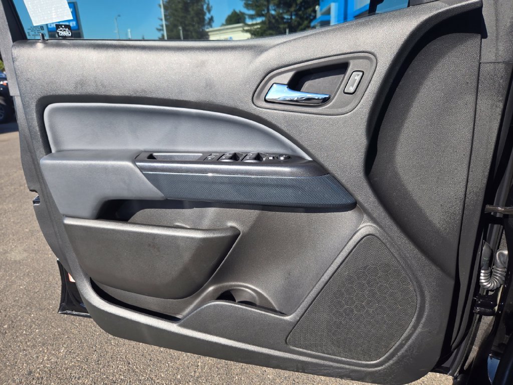 Used 2022 Black Chevrolet Z71 image 13