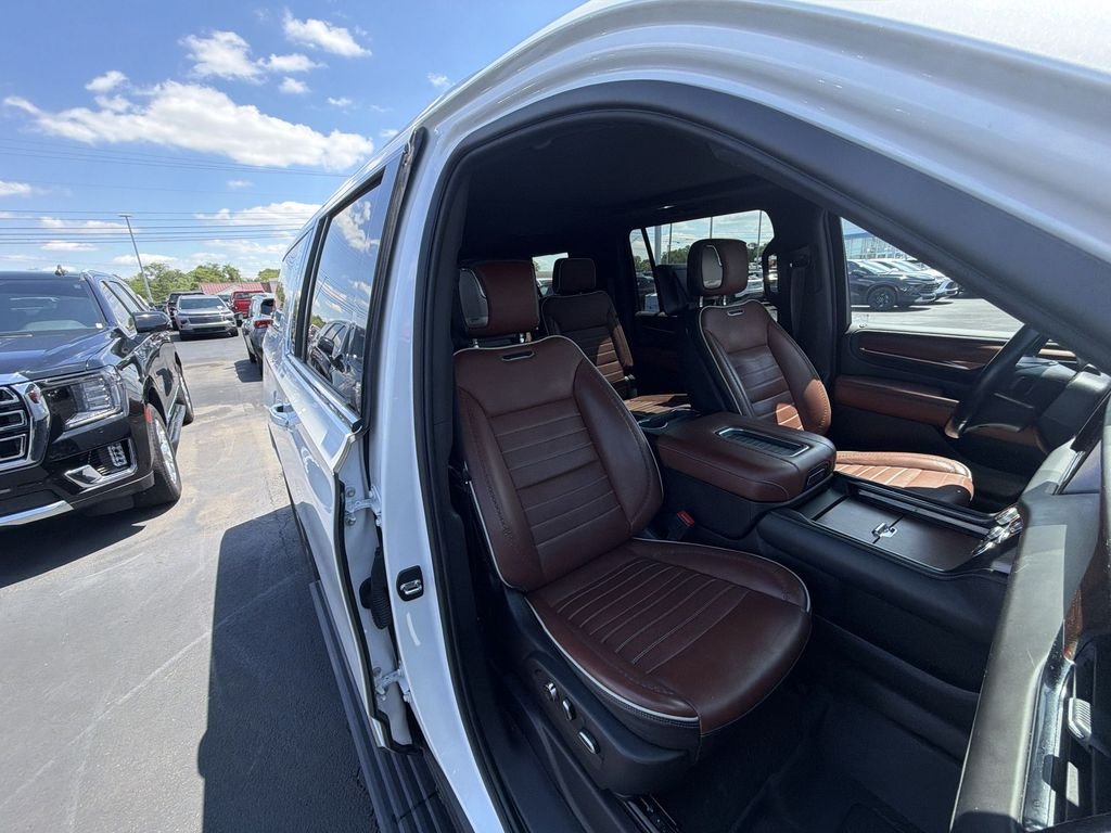 Used 2023 White GMC Denali Ultimate image 31