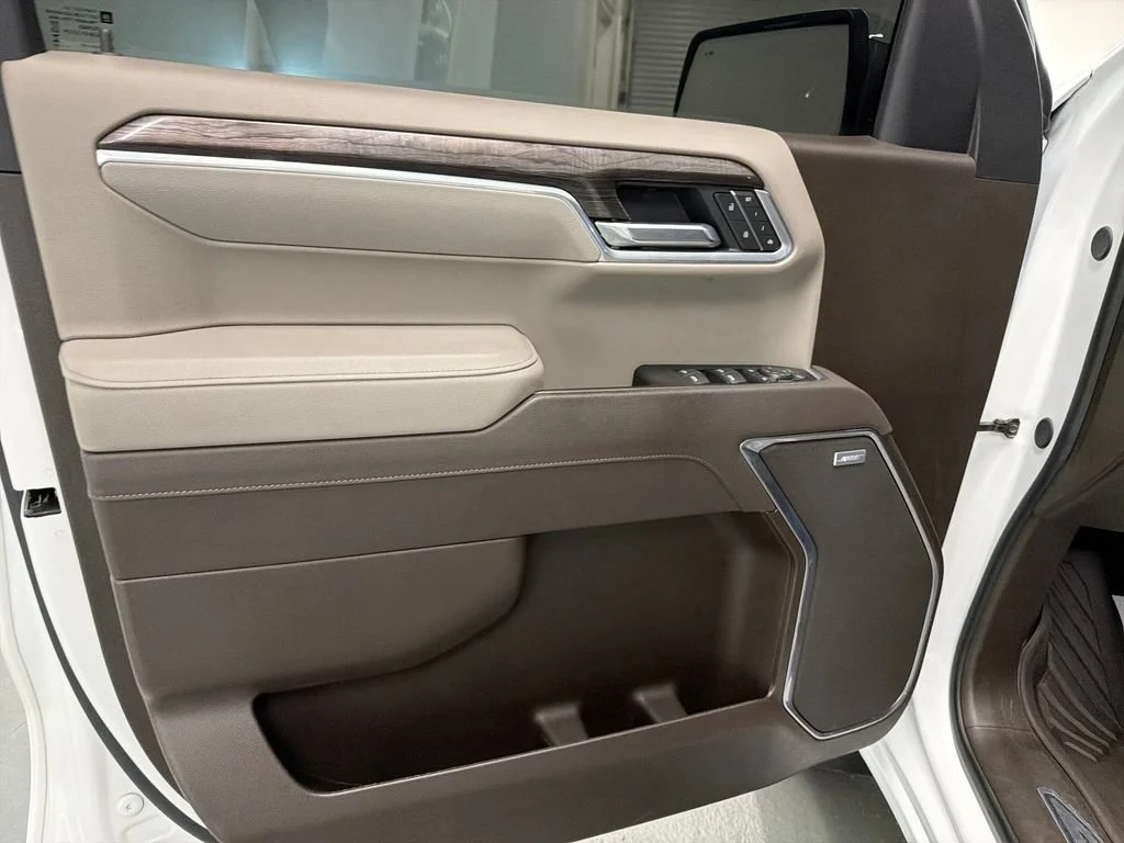 Used 2025 Summit White Chevrolet LTZ image 13