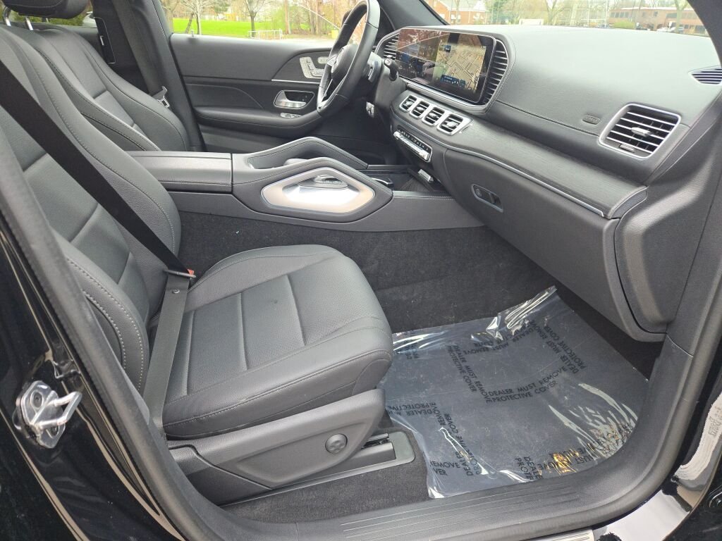 Used 2025  Mercedes-Benz GLS 450 image 6