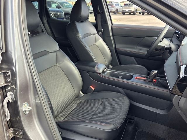 Used 2025 Gray Nissan SR image 17
