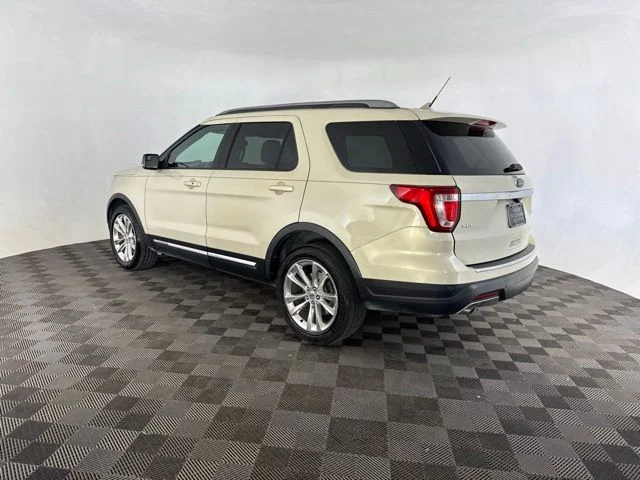 Used 2018 Silver Ford XLT image 3