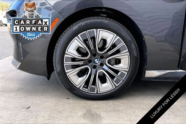 Used 2023 Gray BMW xDrive60 image 8