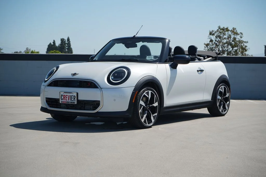 New 2026 White MINI Signature Plus image 1