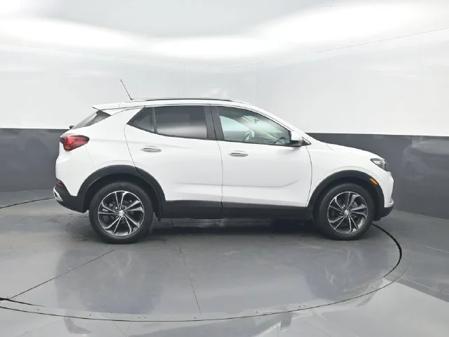 Used 2020 White Buick Select image 34