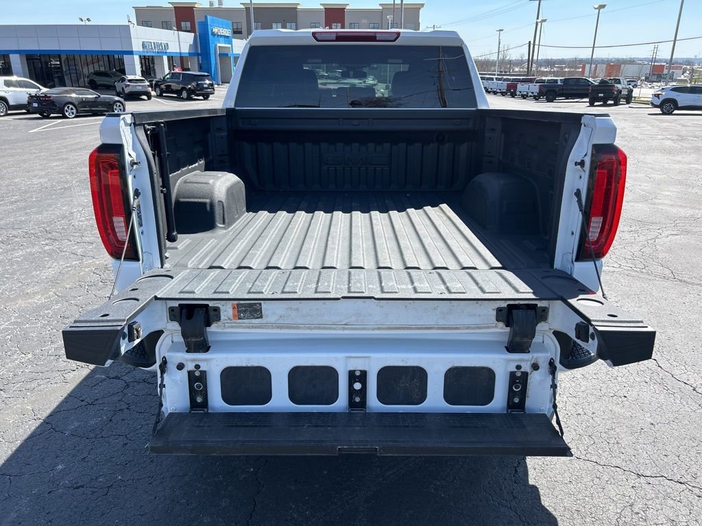 Used 2025 Summit White GMC AT4 image 24