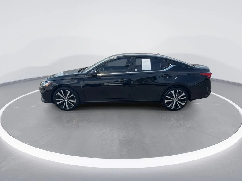 Used 2020 Black Nissan 2.5 SR image 5