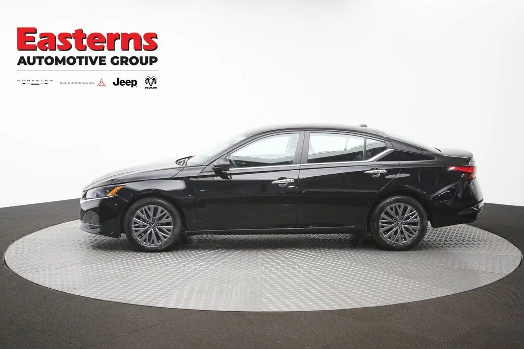 Used 2025 Black Nissan 2.5 SV image 59