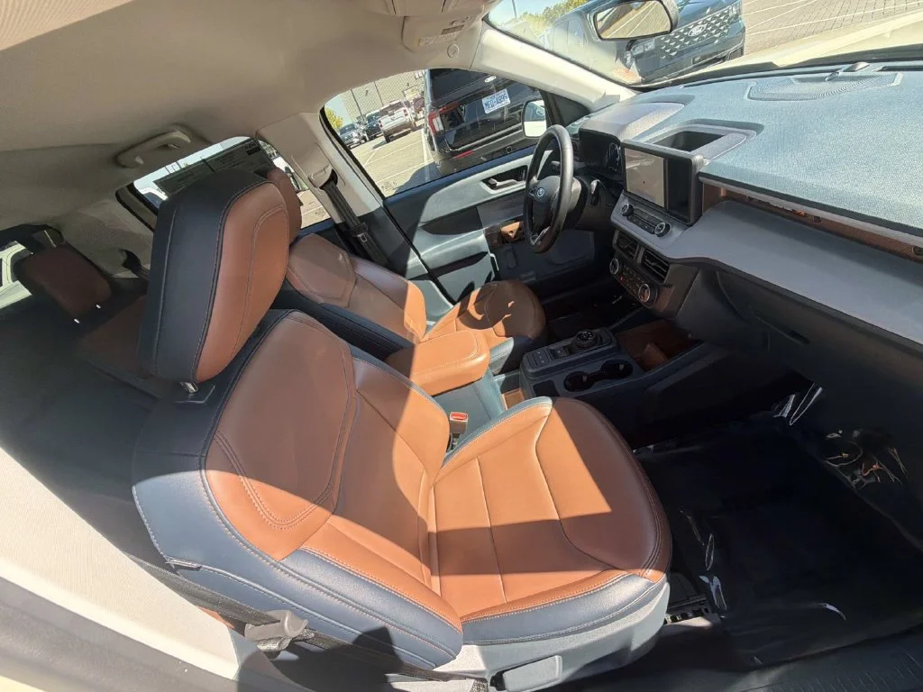 Used 2024  Ford Lariat image 31