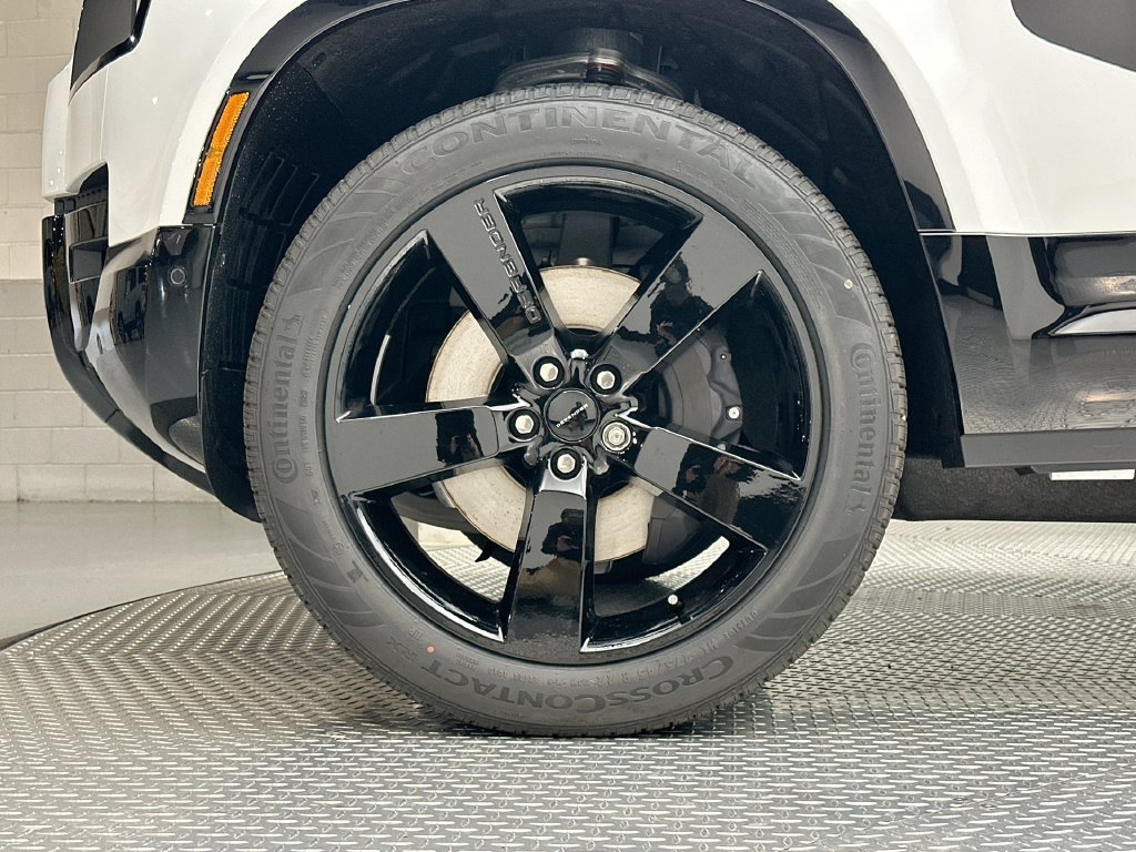 New 2026 Fuji White Land Rover X-Dynamic SE image 5